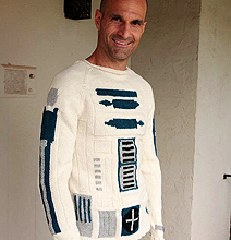 Star Wars Fans: Get Your Own Knitted R2-D2 Sweater Star Wars Fans: Get Your Own Knitted R2-D2 Sweater