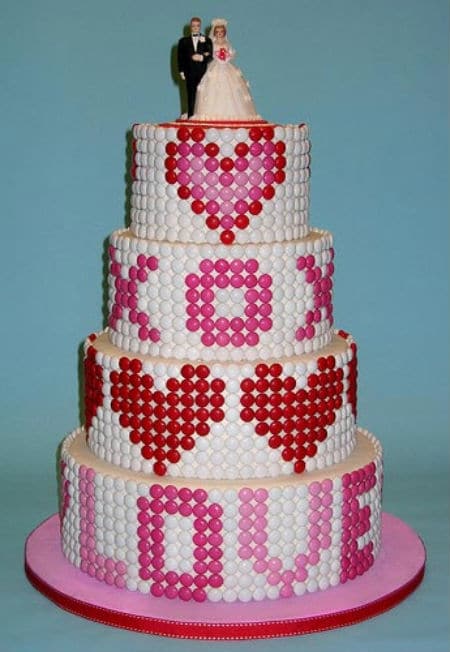 Image Source Red and Black Wedding Cake Image Source MM Wedding Cake