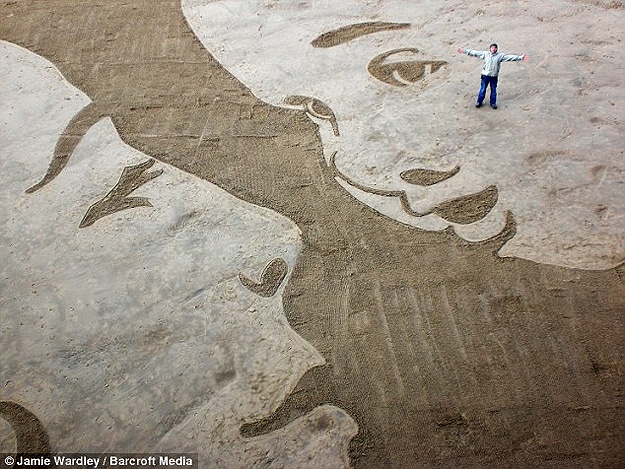 Incredible Beach Drawings In Sand