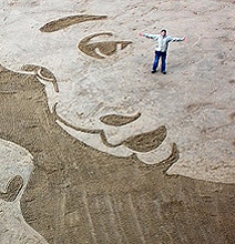 Woah! Enormous Sand Drawings On The Beach Woah! Enormous Sand Drawings On The Beach