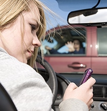 Deadly Combination Of Smartphones & Driving [Infographic]