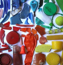 Creative Color Collages Made From Trash On The Beach Creative Color Collages Made From Trash On The Beach