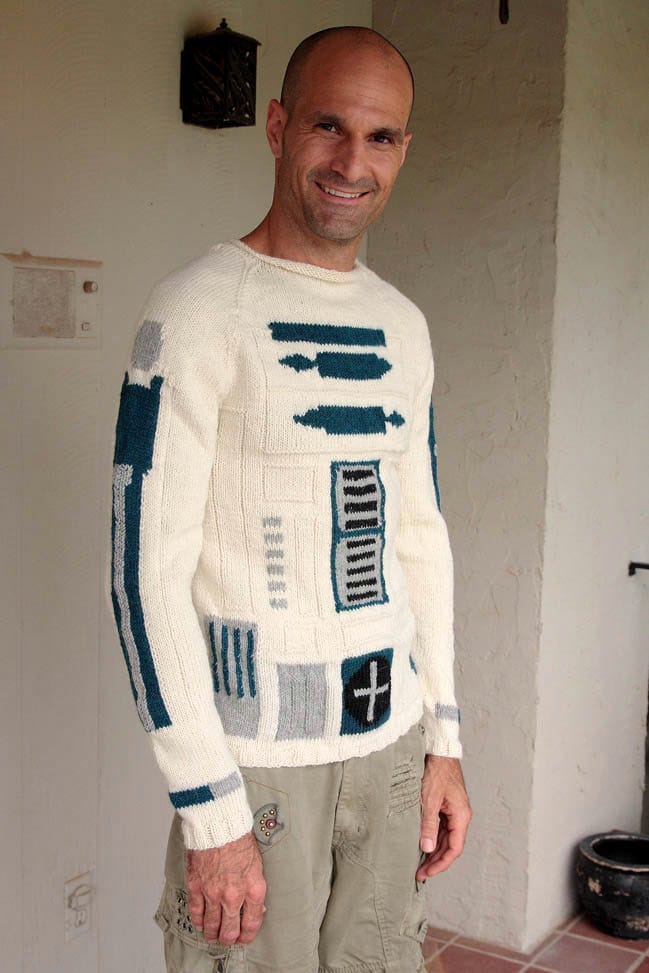 Geeky Knitted R2-D2 Sweater Design