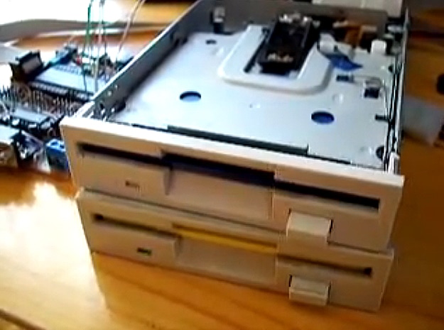 Darth Vader’s Imperial March Played On Floppy Drives