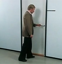 How Finnish People Were Advised To Open Doors In 1979 [Video]