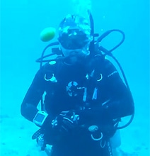 Underwater Egg Trick: Divers Crack Egg Deep In The Ocean