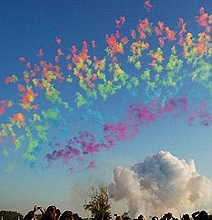 Colorful Daytime Fireworks Created With 8,000 Military Shells Colorful Daytime Fireworks Created With 8,000 Military Shells