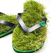 Grass Sandals Will Let You Feel The Summer Under Your Feet Grass Sandals Will Let You Feel The Summer Under Your Feet