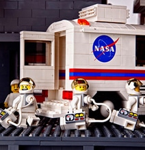 Whoa! A Saturn V Rocket Created With 120,000 Lego Bricks Whoa! A Saturn V Rocket Created With 120,000 Lego Bricks