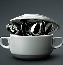 Designs Made With Dishes: Old Plates Transform Into Something New