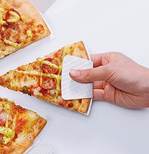 Paper Plate Built Into Pizza Box: No More Greasy Fingers
