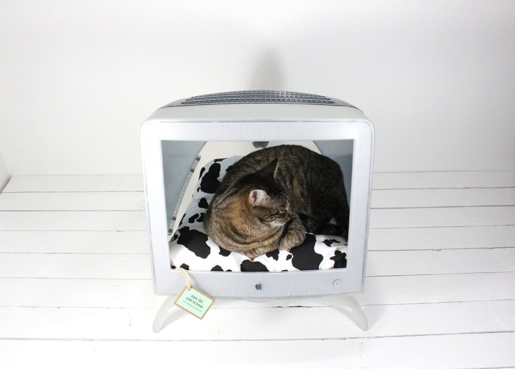 upcycled-mac-cat-bed