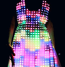 Geek Style: A Dress Made With 10,000 Embroidered LEDs Geek Style: A Dress Made With 10,000 Embroidered LEDs