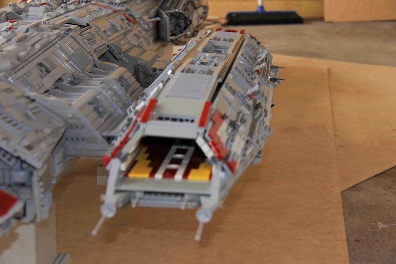 battlestar-valkyrie-lego-build