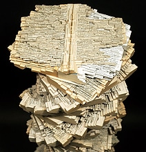 Unbelievable Book Carvings Let Books Tell Another Story