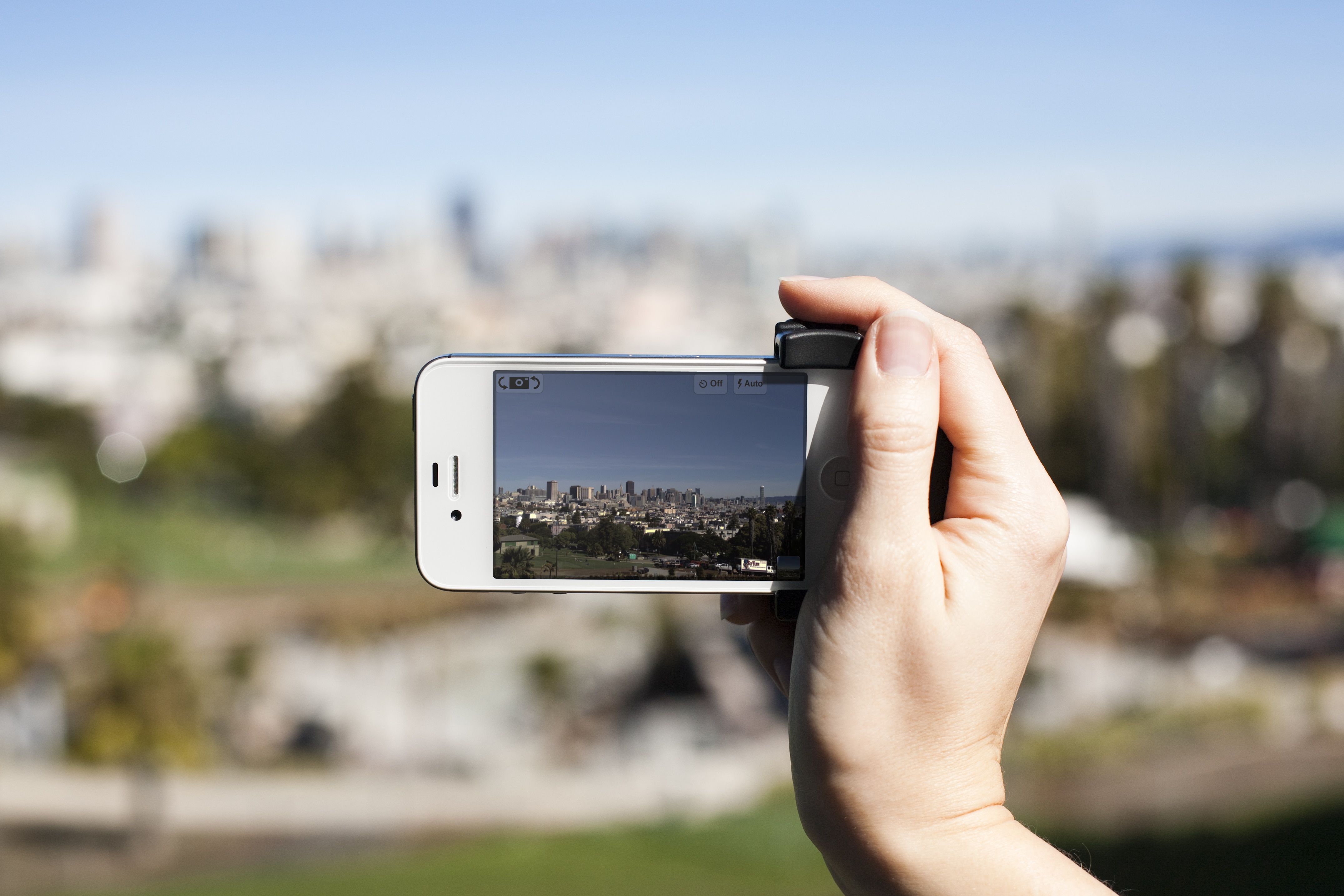 iphone-shutter-grip-accessory