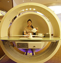Have Dinner On A Luxury Flight Without Leaving The Ground Have Dinner On A Luxury Flight Without Leaving The Ground