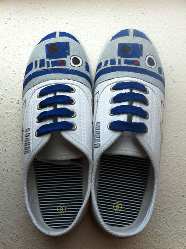 R2-D2-Hand-Painted-Shoes
