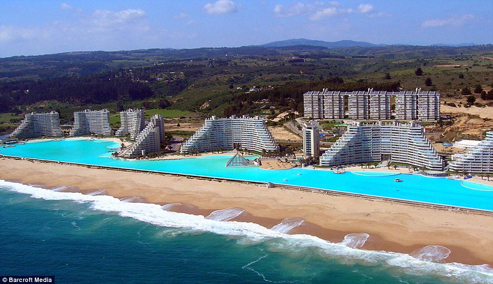 worlds-largest-swimming-pool
