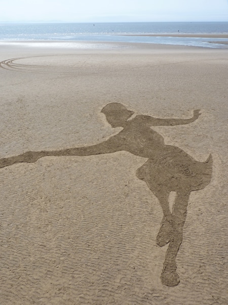 beach art woman skater