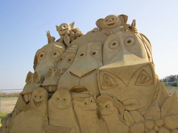 Madagasgar-Sand-Art-Scuplture