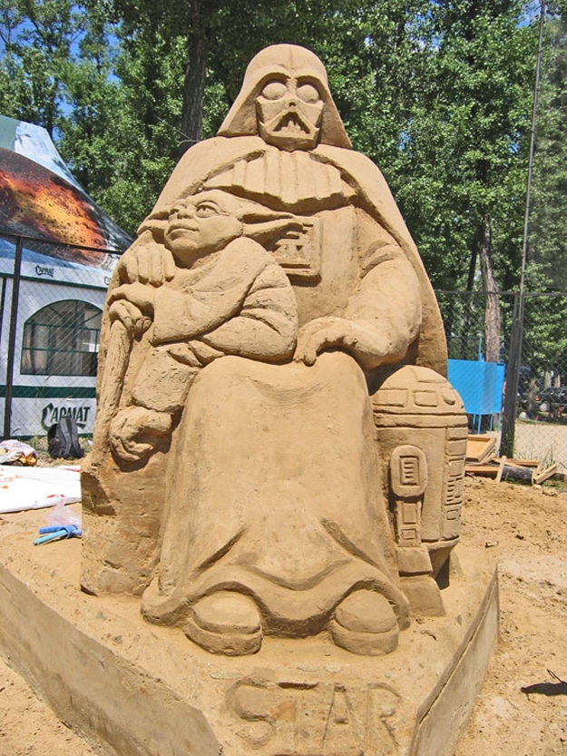 Yoda-Vader-Sand-Art-Sculpture