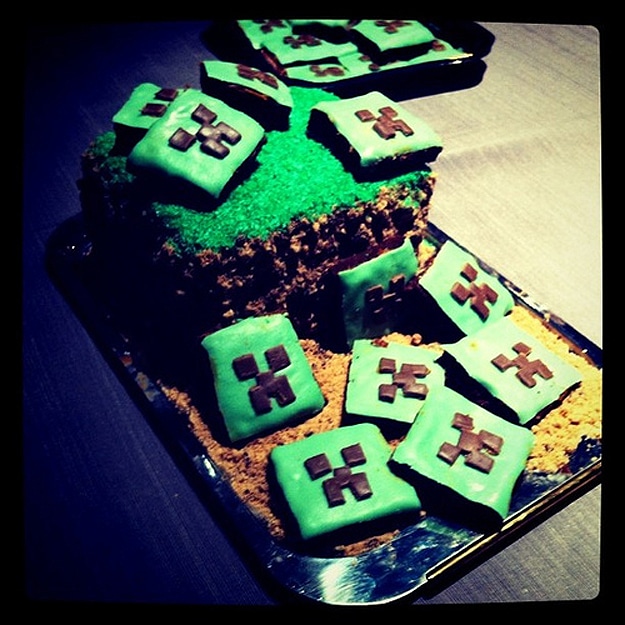Minecraft-Green-Chocolate-Cake