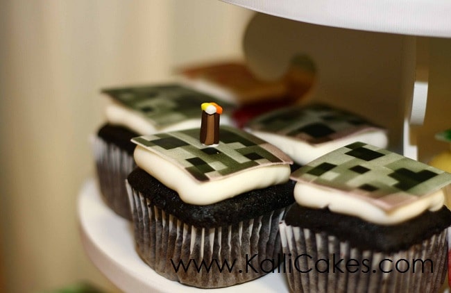 Minecraft-Wedding-Cupcakes-Design