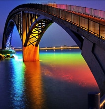 An Inspiring Rainbow Bridge To Color Your Day [10 Pics]