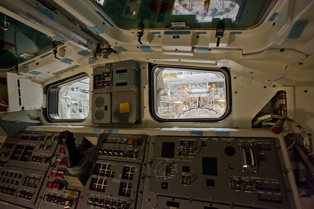 Space-Shuttle-Flight-Decks