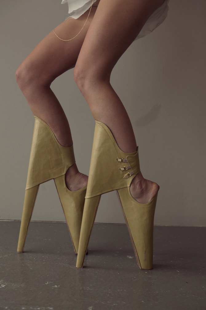 trendsetting-reversed-high-heels