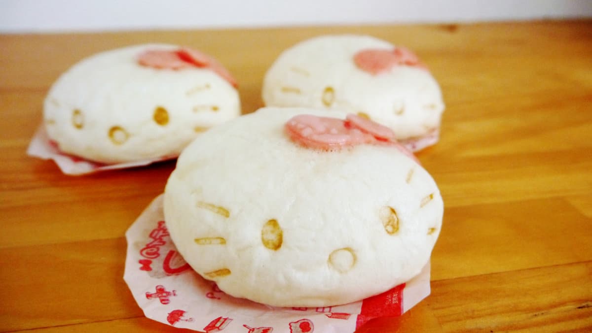 hello-kitty-baked-buns