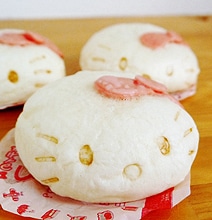 Super Cute Hello Kitty Baked Buns With A Surprise Inside Super Cute Hello Kitty Baked Buns With A Surprise Inside