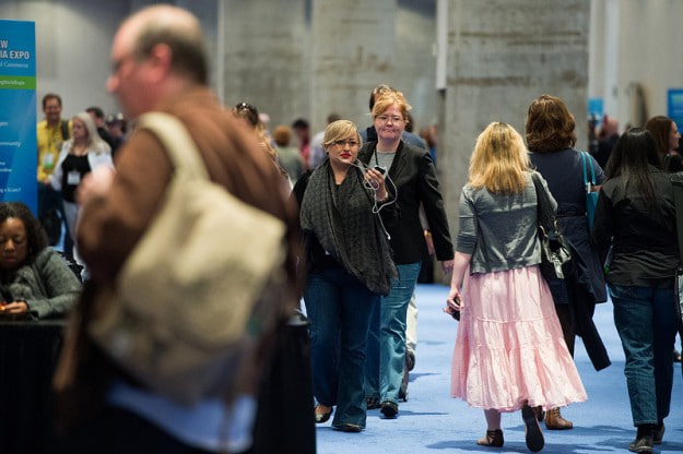 trade-shows-exhibitors-walking-looking