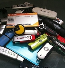 This USB Memory Collector Gives New Life To Old Flash Sticks