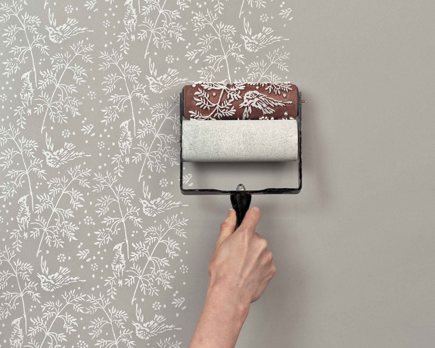 paint-roller-looks-like-wallpaper
