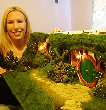 The Hobbit: Mom Creates Infinitely Detailed Toy Doll House