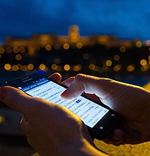 How Smartphones & Social Media Fit Into Our Schedules [Infographic]