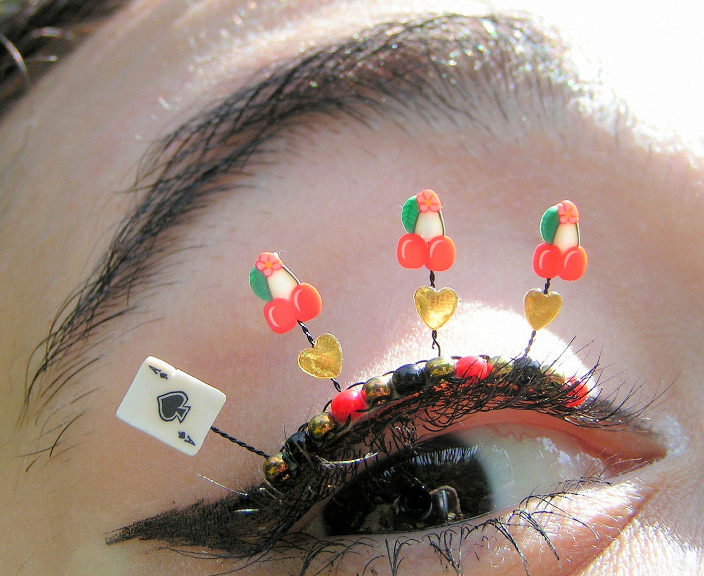 extreme-eyelashes-jewelry-art