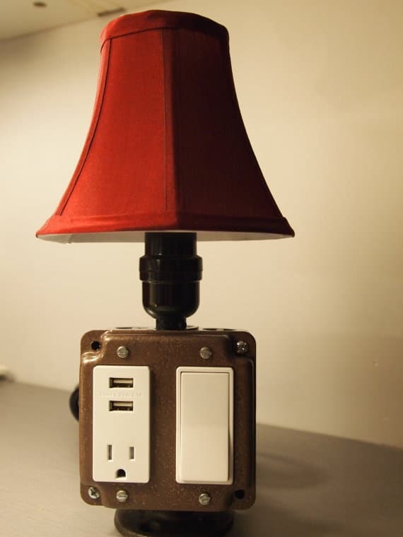 gadget-charger-table-lamp