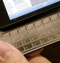 Magnetic Case Snaps A Keyboard & Gamepad Onto Your iPhone 5