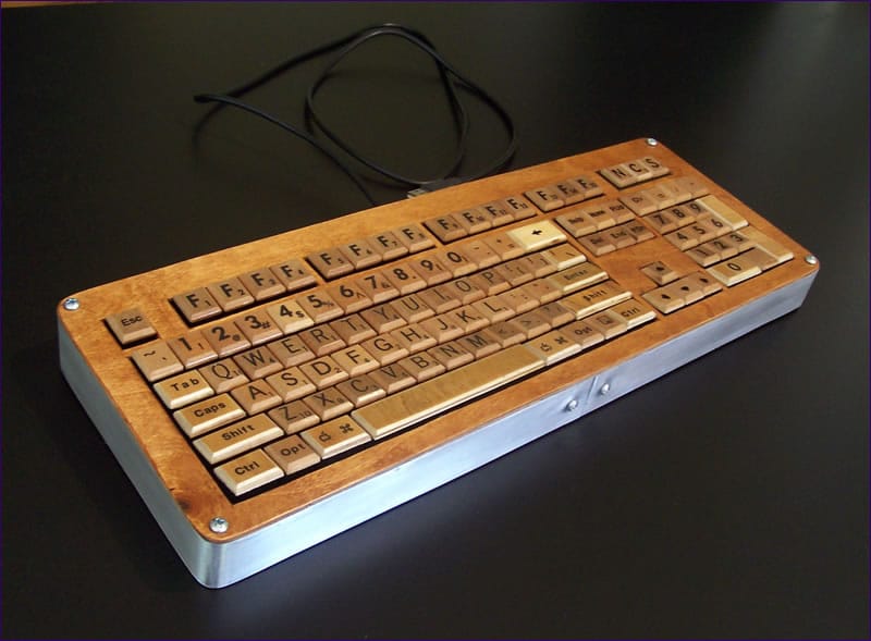 scrabble-game-computer-keyboard-art