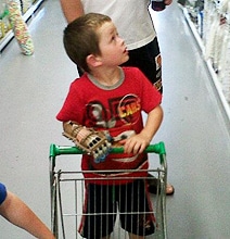5-Year-Old Receives Revolutionary Inexpensive 3D Printed Robotic Hand 5-Year-Old Receives Revolutionary Inexpensive 3D Printed Robotic Hand