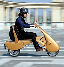 Moveo: The Portable, Foldable Electric Scooter That Rolls Like Luggage Moveo: The Portable, Foldable Electric Scooter That Rolls Like Luggage