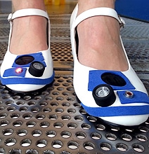 Ultimate R2 Fans: DIY Star Wars R2-D2 Heels With Blinking Lights