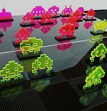 Laser Cut Retro 8-Bit Space Invaders Chess Set Will Make You Drool Laser Cut Retro 8-Bit Space Invaders Chess Set Will Make You Drool