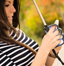Umbrella Design Let’s You Text & Hold An Umbrella At The Same Time