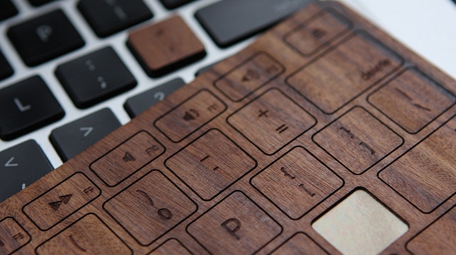 macbook-pro-wood-keyboard
