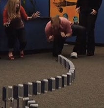 10,000 Computer Generated iPhone 5s Fall Like Dominoes [Video]