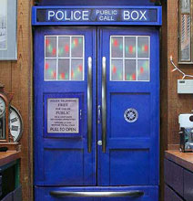 DIY TARDIS Police Box Fridge Turns Your Kitchen Into A Geek’s Paradise DIY TARDIS Police Box Fridge Turns Your Kitchen Into A Geek’s Paradise